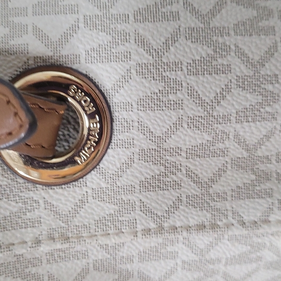 Michael Korks Handbag Tote - Picture 4 of 16